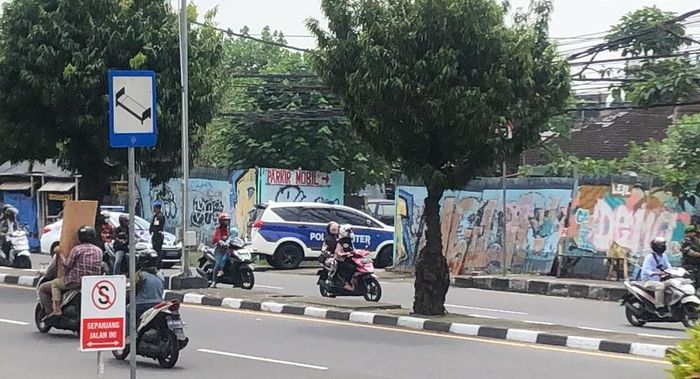 Polisi Militer berjaga di sekitar lokasi Pendopo Agung Royal Ambarrukmo hari ini, Kamis (8/12/2022).