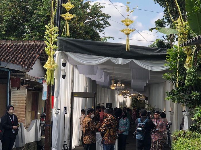 Suasana di rumah Erina Gudono