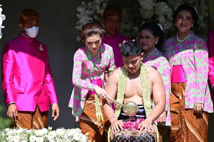 Selvi Ananda dalam prosesi siraman Kaesang Pangarep di kediaman Presiden Jokowi, Sumber, Solo, Jawa Tengah pada Jumat (9/12/2022).