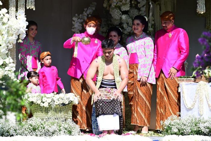 Selvi Ananda dalam prosesi siraman Kaesang Pangarep di kediaman Presiden Jokowi, Sumber, Solo, Jawa Tengah pada Jumat (9/12/2022).