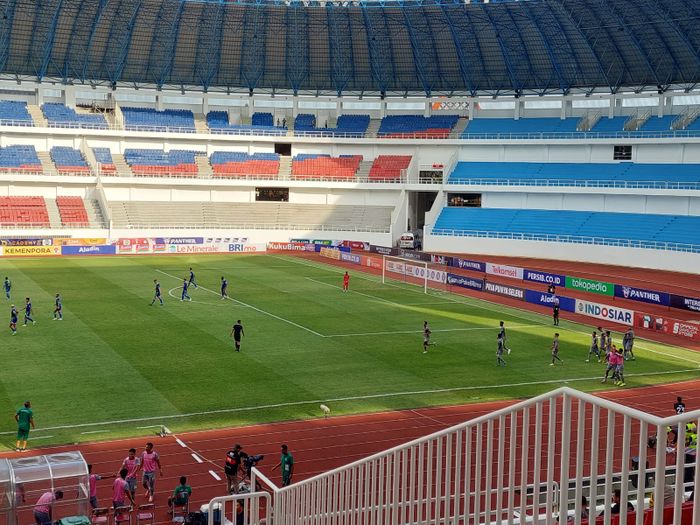 Persebaya vs Persib Bandung pada pekan ke-13 Liga 1 2022-2023 di Stadion Jatidiri, Semarang, Sabtu (10/12/2022).