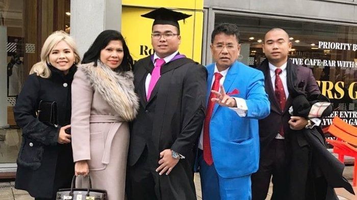 Fritz Hutapea lulus pada November 2018 dengan gelar LLB bidang hukum dari University of Westminster, London, Inggris