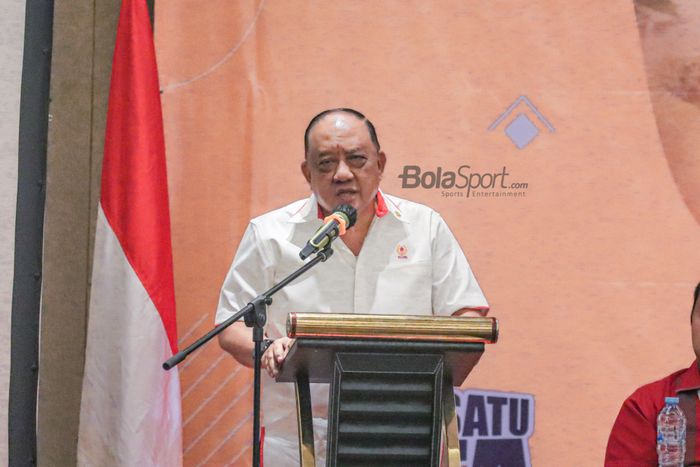 Ketua KONI Pusat, Marciano Norman, sedang memberikan sambutan dalam acara Rapat Koordinasi Teknis Persiapan Pelaksanaan PON XXI/2024 Aceh dan Sumatera Utara di Kawasan Jakarta Pusat, 13 Desember 2022.