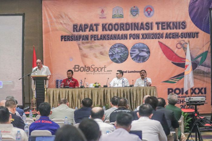 Ketua KONI Pusat, Marciano Norman, sedang memberikan sambutan dalam acara Rapat Koordinasi Teknis Persiapan Pelaksanaan PON XXI/2024 Aceh dan Sumatera Utara di Kawasan Jakarta Pusat, 13 Desember 2022.