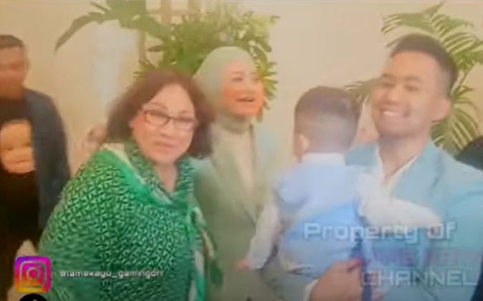 Oma Gina berikan tanggapan atas hubungan Nathalie Holscher dan Faris. 