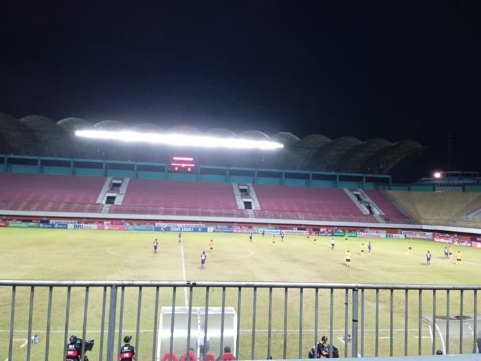 Suasana pertandingan Rans Nusantara FC vs Bhayangkara FC di Stadion Maguwoharjo, Sleman, Jumat (16/12/2022).