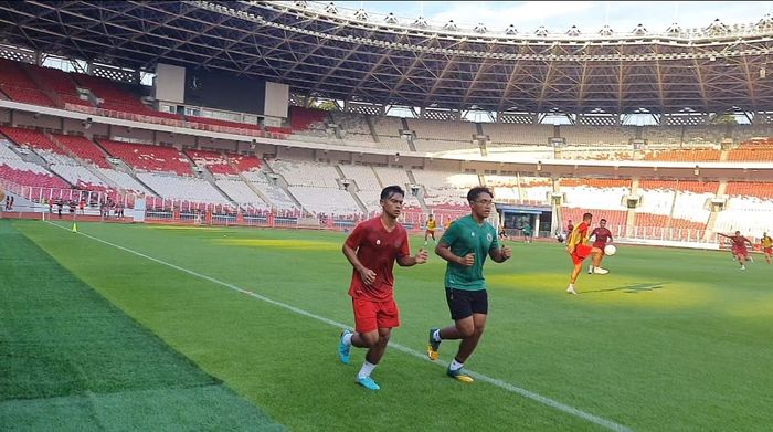 Bek timnas Indonesia, Pratama Arhan saat latihan terpisah.