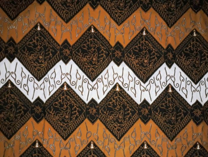 Kain batik motif yang khas dari “Mbok Semok”.