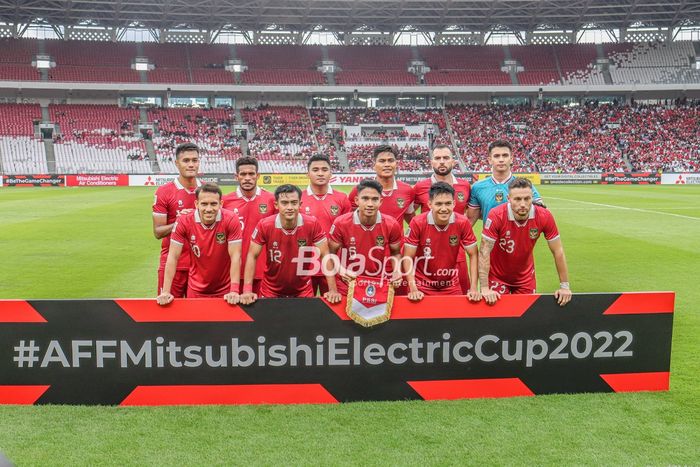 Timnas Indonesia berpose sebelum pertandingan melawan Kamboja di Grup A Piala AFF 2022, Jumat (23/12/2022) di SUGBK, Senayan.  