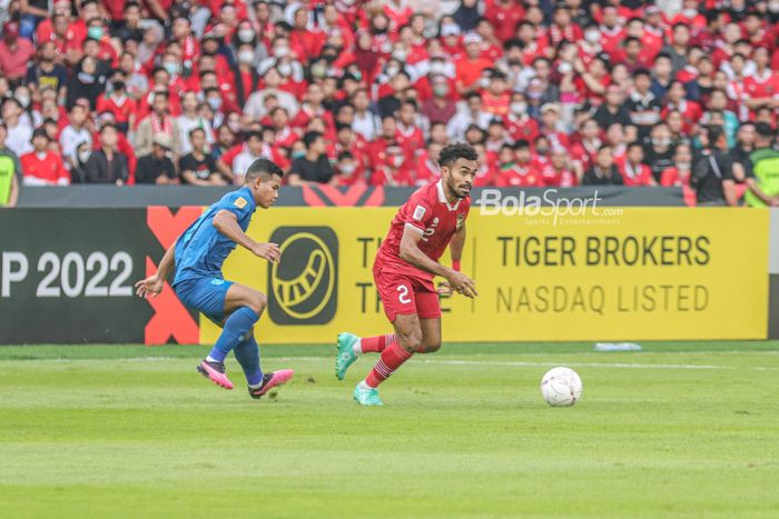 Pemain timnas Indonesia, Yakob Sayuri, dalam laga melawan timnas Thailand pada laga Grup A Piala AFF 2022, Kamis (29/12/2022) di SUGBK, Senayan.