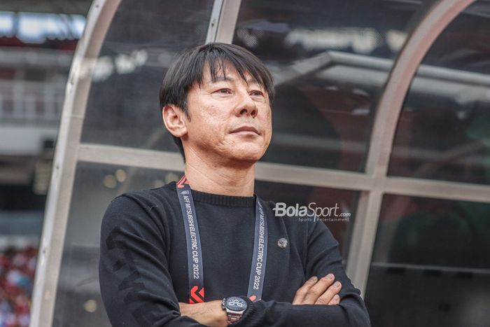 Pelatih timnas Indonesia, Shin Tae-yong, saat hadir memantau timnya bertanding dalam laga Piala AFF 2022 di Stadion Utama Gelora Bung Karno, Senayan, Jakarta, 29 Desember 2022.