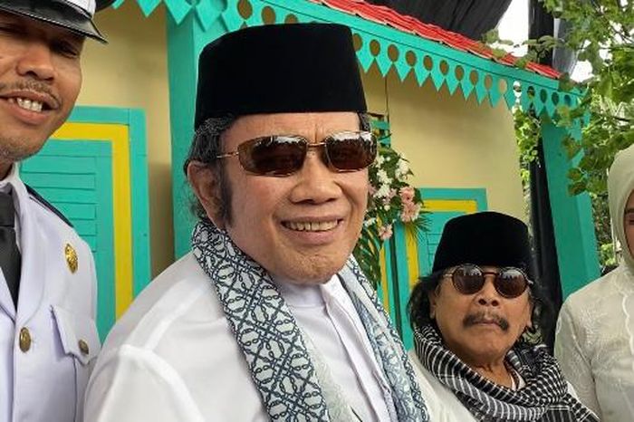 Rhoma Irama saat Grid.ID jumpai di kawasan Gunung Sindur, Bogor, pada Selasa (3/1/2023).