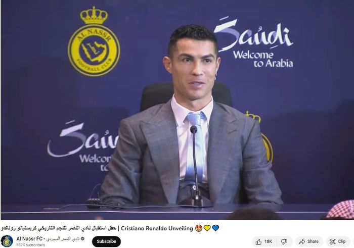 Cristiano Ronaldo dalam acara perkenalan di Al Nassr.