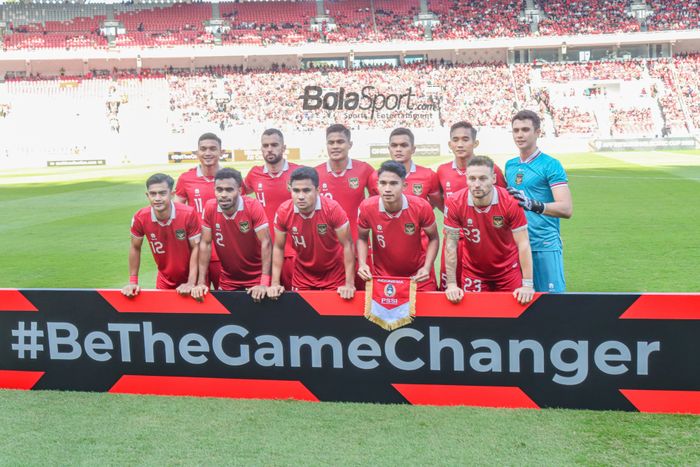 Skuat timnas Indonesia (skuad timnas Indonesia) sedang berfoto bersama jelang bertanding dalam laga leg pertama semifinal Piala AFF 2022 di Stadion Gelora Bung Karno, Senayan, Jakarta, 6 Januari 2023.