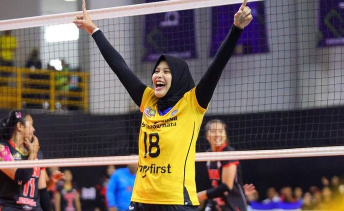 Outside Hitter Bandung BJB Tandamata, Dian Wijayanti, sedang melakukan selebrasi saat menghadapi Jakarta BIN dalam pertandingan yang digelar di GOR Sabilulungan, Si Jalak Harupat, Kabupaten Bandung, Minggu, 8 Januari 2023