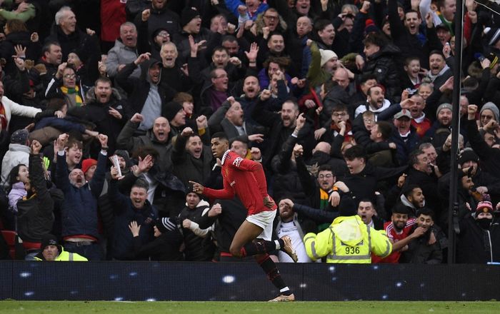 Marcus Rashford mencetak gol Manchester United ke gawang Manchester City pada pekan ke-20 Liga Inggris (14/1/2023). MU punya rekor mengerikan saban melawan The Big Six.