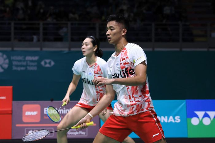 Pasangan ganda campuran Indonesia, Dejan Ferdinansyah/Gloria Emanuelle Widjaja,  pada babak perempat final Malaysia Open 2023 di Axiata Arena, Kuala Lumpur, Jumat 13/1/2023).