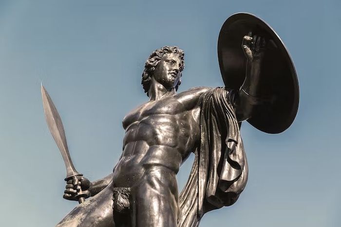 Achilles adalah seorang dewa dan salah satu pejuang terhebat dalam mitologi Yunani.