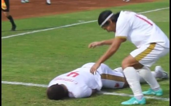 Yuran Fernandes saat berselebrasi &quot;guling-guling&quot; usai mencetak gol penyama kedudukan PSM Makassar ke gawang Bali United di pekan ke-19 Liga 1 2022/23 (20/1/2023). 