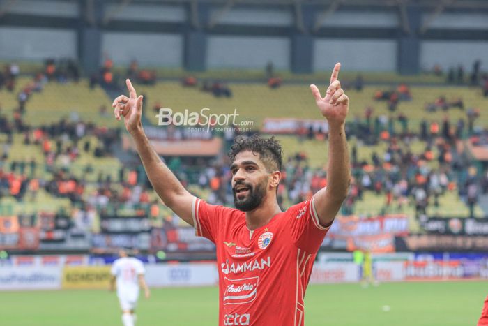 Penyerang Persija Jakarta, Abdulla Yusuf, sedang melakukan selebrasi seusai mencetak gol dalam laga pekan ke-20 Liga 1 2022 di Stadion Patriot Candrabhaga, Bekasi, Jawa Barat, 25 Januari 2023.