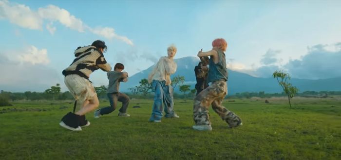 MV Tomorrow X Together di Indonesia