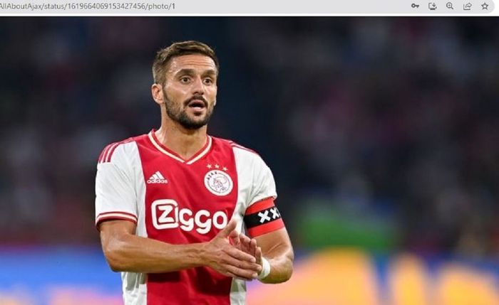 Kapten Ajax Amsterdam, Dusan Tadic, diincar oleh AS Roma sebagai antisipasi andai Nicolo Zaniolo hengkang pada bursa transfer Januari 2023.