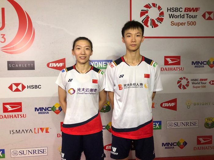 Ganda campuran asal China, Jiang Zhen Bang/Wei Ya Xin, saat jumpa pers pasca-laga final Indonesia Masters 2023 di Istora Senayan, Jakarta, Minggu (29/1/2023).