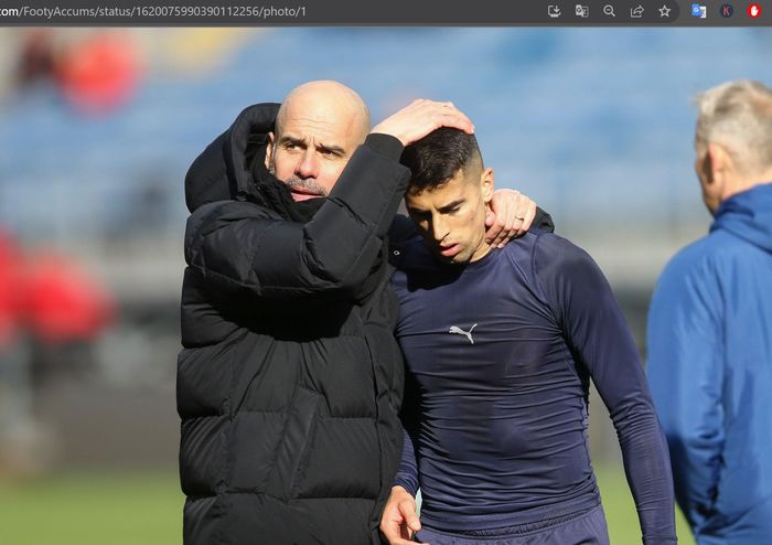 Joao Cancelo (kanan) dan Pep Guardiola (kiri).