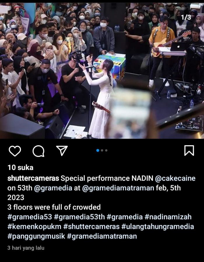 Nadin Amizah saat tampil di acara ulang tahun Gramedia ke-53