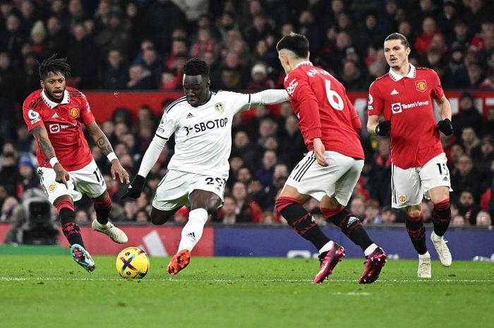 Winger Leeds United, Wilfried Gnonto, mencetak gol ke gawang Manchester United pada partai tunda pekan ke-8 Liga Inggris di Stadion Old Trafford, Rabu (8/2/2023).