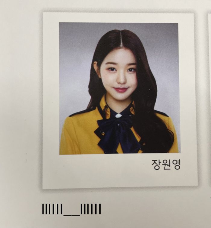 Foto buku tahunan Jang Wonyoung IVE
