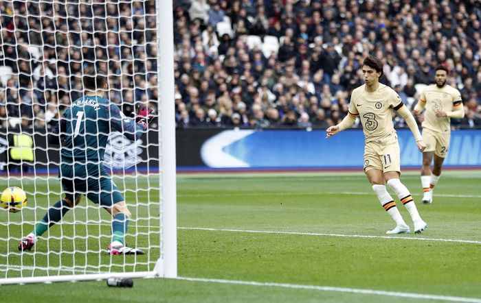 Joao Felix mencetak gol perdananya untuk Chelsea dalam laga derbi London barat di London Stadium, Sabtu (11/2/2023) malam WIB.