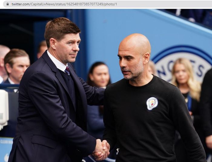 Steven Gerrard (kiri) dan Pep Guardiola (kanan) dalam sebuah laga di ajang Liga Inggris antara Aston Villa dan Manchester City.