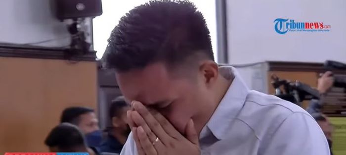 Richard Eliezer saat mendengar putusan hakim mengenai vonis hukuman