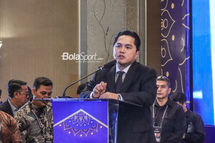 Ketua Umum PSSI, Erick Thohir, sedang memberikan sambutan dalam Kongres Luar Biasa PSSI di Hotel Sangri-La, Jakara, 16 Februari 2023.