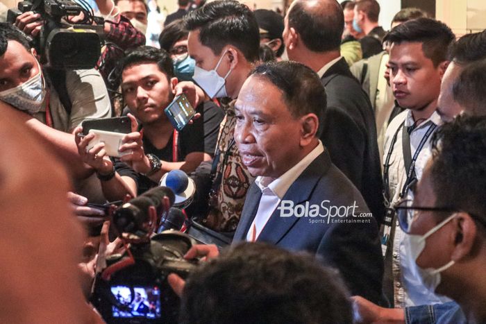 Menteri Pemuda dan Olahraga Republik Indonesia, Zainudin Amali, sedang memberikan keterangan kepada awak media di Hotel Sangri-La, Jakara, 16 Februari 2023. 