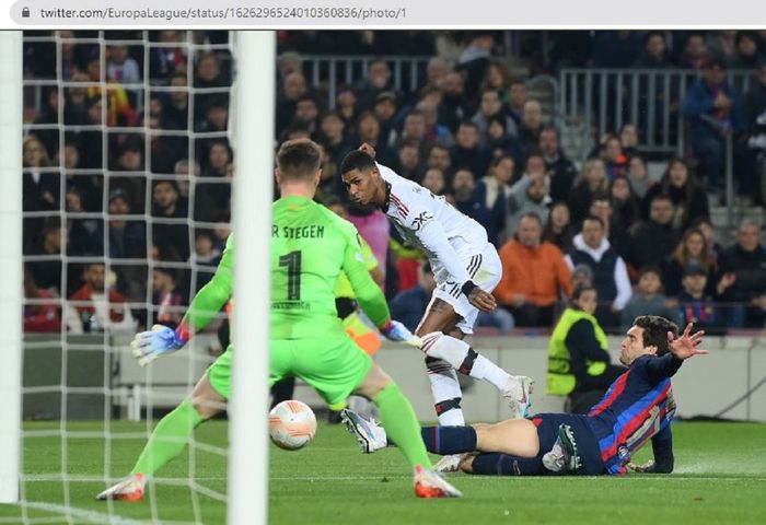  Pencetak gol Manchester United, Marcus Rashford, menyebut hasil imbang melawan Barcelona seperti kekalahan. 