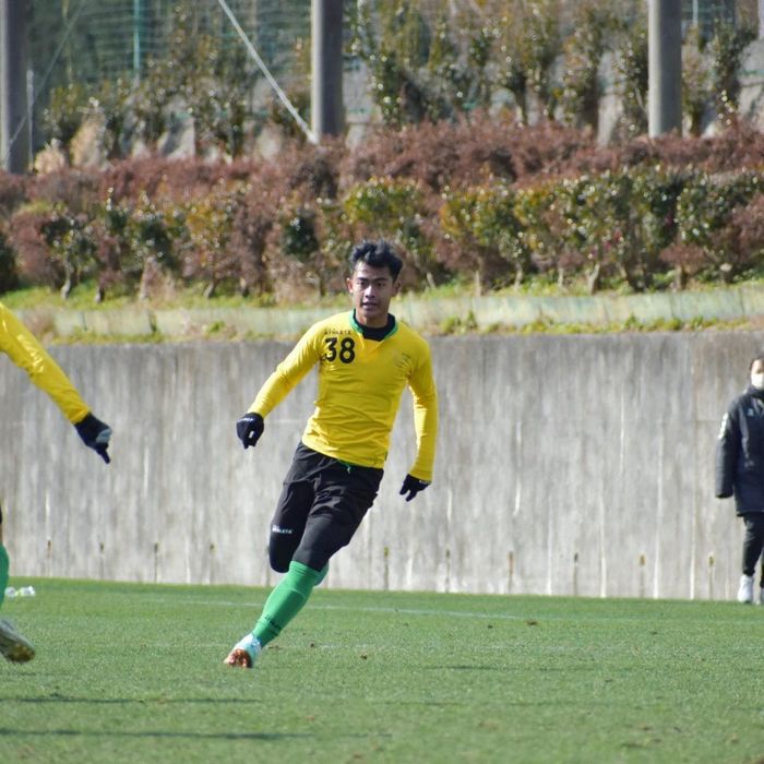 Pratama Arhan saat bermain dalam laga pramusim Tokyo Verdy melawan Shizuoka Sangyo University (21/1/2023).