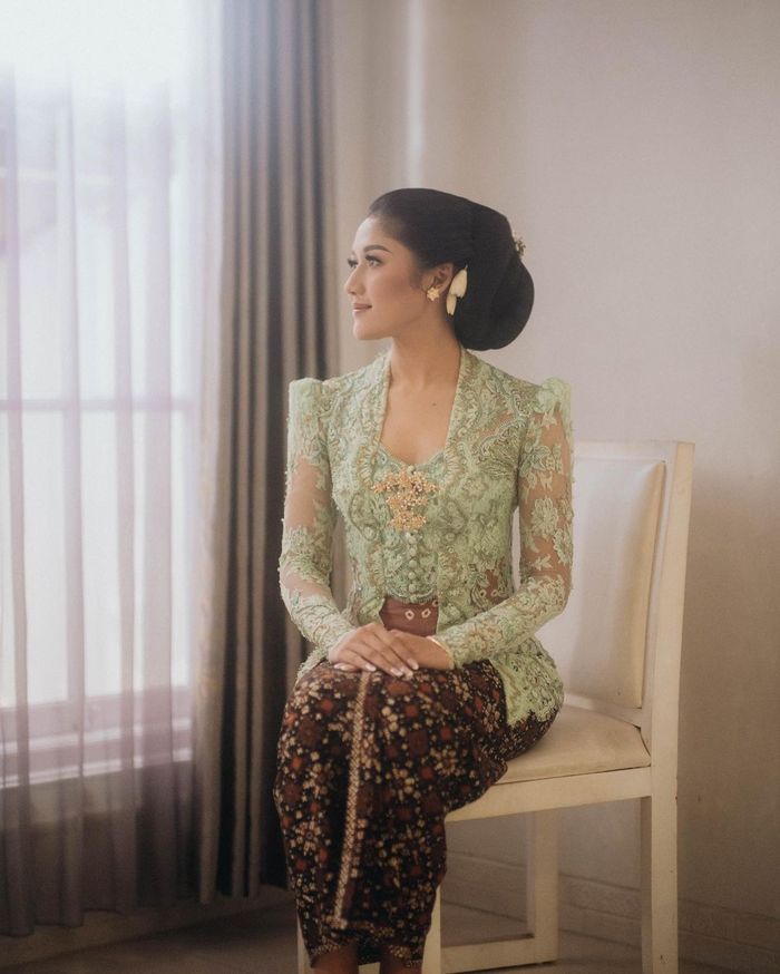 Kebaya Erina Gudono