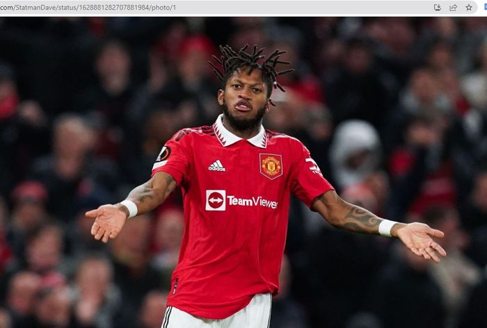 Gelandang Manchester United, Fred, merayakan gol ke gawang Barcelona dalam ajang Liga Europa 2022-2023 di Stadion Old Trafford, Kamis (23/2/2023).