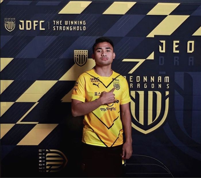 Asnawi Mangkualam saat memggunakan jersey Jeonnam Dragons.