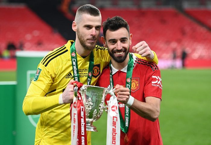 David De Gea (kiri) memecahkan rekor clean-sheet terbanyak di Manchester United dan menjuarai Piala Liga Inggris 2022-2023 sebagai gelar pertamanya dalam 6 tahun.