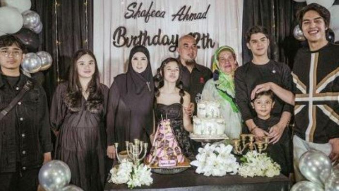 Keluarga Ahmad Dhani dan Mulan Jameela