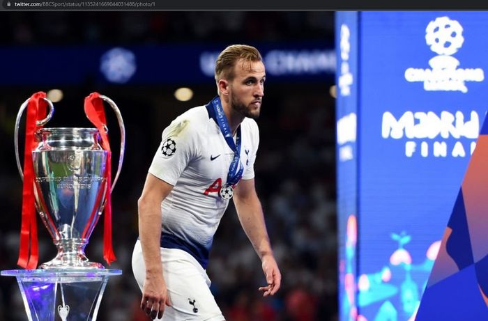 Ekspresi kekecawaan Harry Kane saat Tottenham Hotspur mengalami kekalahan dari Liverpool di partai final Liga Champions 2018-2019.