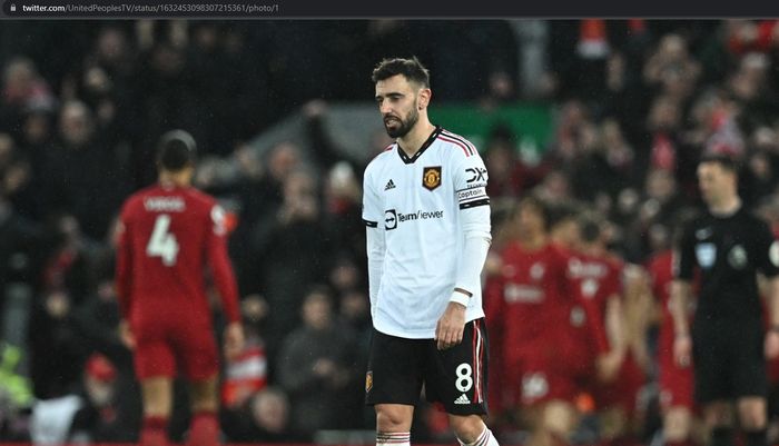 Wajah kecewa Bruno Fernandes saat Manchester United dikalahkan Liverpool di Stadion Anfield dengan skor 0-7 dalam lanjutan Liga Inggris 2022-2023.