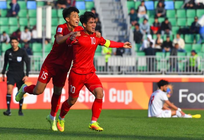 Kapten Vietnam, Khuat Van Khang, merayakan gol yang dicetaknya ke gawang Iran di Piala Asia U-20 2023.
