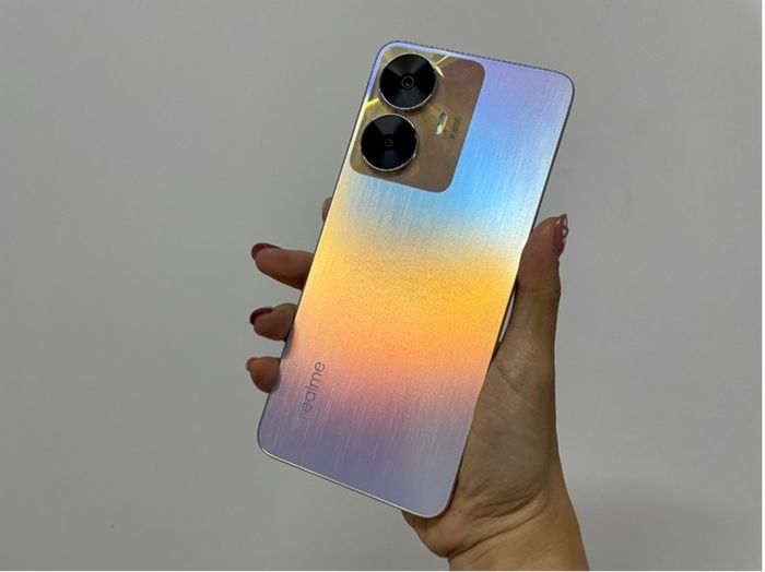 tampilan belakang realme C55 NFC 