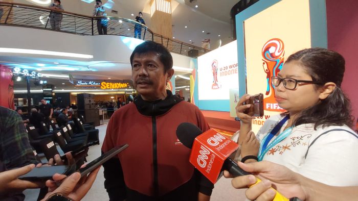 Direktur Teknik PSSI, Indra Sjafri saat menemui awak media di Atrium Mall FX Sudirman, Jakarta, Rabu (8/3/2023). 