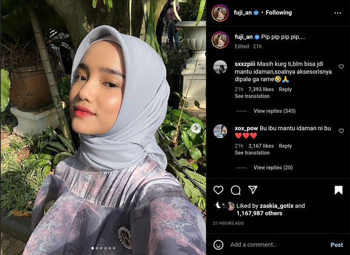 Fuji memakai hijab jelang ramadan 2023