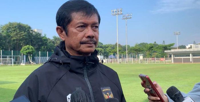 Pelatih timnas U-22 Indonesia, Indra Sjafri, di latihan timnas U-22 Indonesia, Sabtu (11/3/2023)